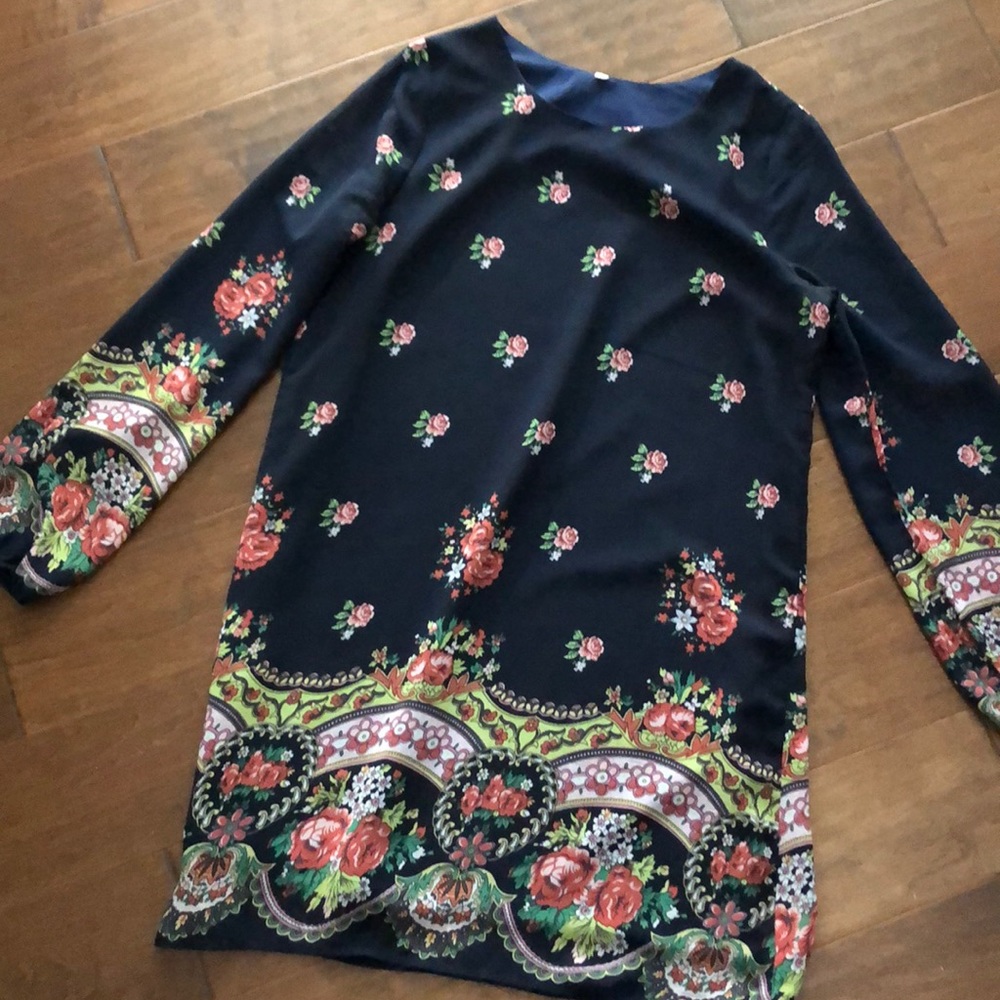 Navy blue floral Loose fitting dress.